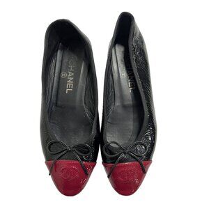 Chanel Ballet Interlocking Logo Cap Toe Flats in Patent Black Red